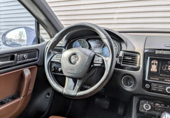 Подержанный автомобиль Volkswagen Touareg 2013 года (27 фото)