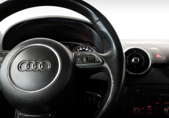 Подержанный автомобиль Audi A1 2012 года (26 фото)