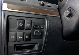 Подержанный автомобиль Toyota Land Cruiser Suv 2016 года (30 фото)