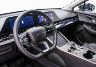 Подержанный автомобиль Omoda C5 2024 года (8 фото)