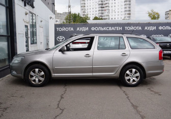 Подержанный автомобиль Skoda Octavia Wagon 2009 года (8 фото)