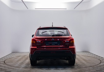 Подержанный автомобиль Mitsubishi ASX 2012 года (6 фото)