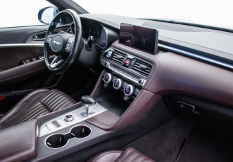Подержанный автомобиль Genesis G70 2021 года (10 фото)