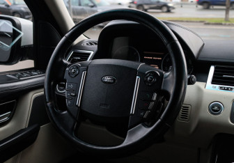 Подержанный автомобиль Land Rover Range Rover Sport 2011 года (11 фото)