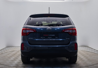 Подержанный автомобиль Kia Sorento 2015 года (4 фото)