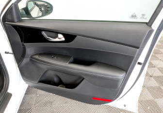 Подержанный автомобиль Kia Cerato Sedan 2021 года (24 фото)
