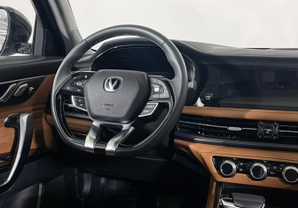 Подержанный автомобиль Changan CS95 2023 года (16 фото)