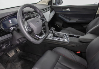 Подержанный автомобиль Omoda S5 2023 года (10 фото)