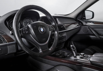 Подержанный автомобиль BMW X5 2009 года (14 фото)