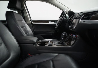 Подержанный автомобиль Volkswagen Touareg 2012 года (10 фото)