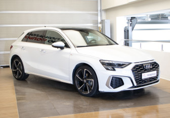 Подержанный автомобиль Audi A3 Hatchback 2021 года (3 фото)