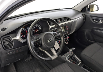 Подержанный автомобиль Kia Rio Sedan 2021 года (15 фото)