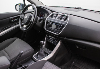 Подержанный автомобиль Suzuki SX4 Hatchback 2014 года (10 фото)