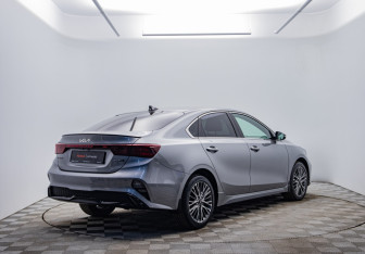 Подержанный автомобиль Kia Cerato Sedan 2021 года (5 фото)