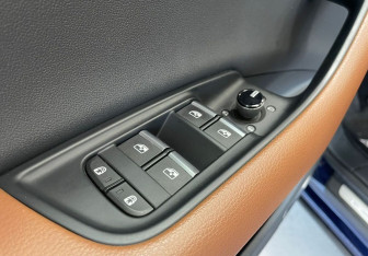 Подержанный автомобиль Audi Q8 2022 года (17 фото)