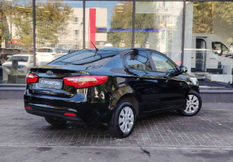 Подержанный автомобиль Kia Rio Sedan 2012 года (8 фото)