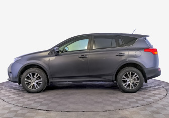 Подержанный автомобиль Toyota RAV4 2014 года (8 фото)