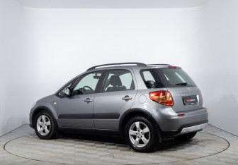 Подержанный автомобиль Suzuki SX4 Hatchback 2011 года (7 фото)