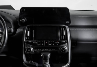 Подержанный автомобиль Lexus LX 2023 года (13 фото)