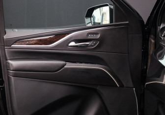 Подержанный автомобиль Cadillac Escalade Suv 2021 года (16 фото)