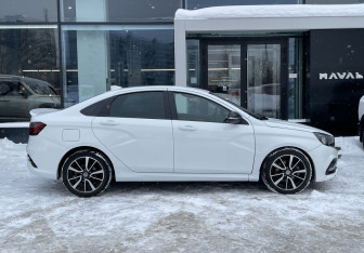 Подержанный автомобиль LADA (ВАЗ) Vesta Sedan 2019 года (4 фото)