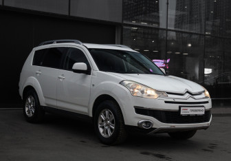 Подержанный автомобиль Citroen C-Crosser 2011 года (3 фото)