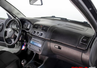 Подержанный автомобиль Skoda Fabia Hatchback 2010 года (9 фото)