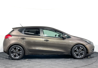 Подержанный автомобиль Kia Ceed Hatchback 2012 года (4 фото)
