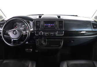 Подержанный автомобиль Volkswagen Multivan 2019 года (12 фото)