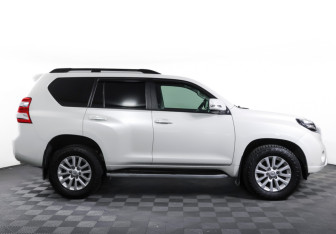 Подержанный автомобиль Toyota Land Cruiser Prado 2014 года (4 фото)