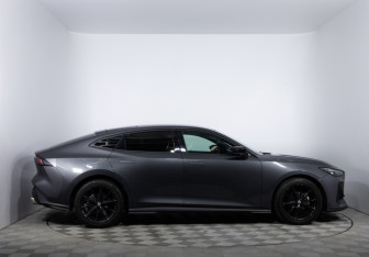 Подержанный автомобиль Changan UNI-V 2023 года (4 фото)