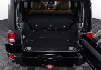 Подержанный автомобиль Jeep Wrangler 2016 года (9 фото)