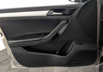 Подержанный автомобиль Jetta VA3 2022 года (19 фото)