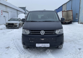 Подержанный автомобиль Volkswagen Caravelle 2013 года (2 фото)