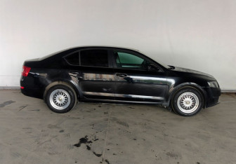 Подержанный автомобиль Skoda Octavia Liftback 2014 года (4 фото)