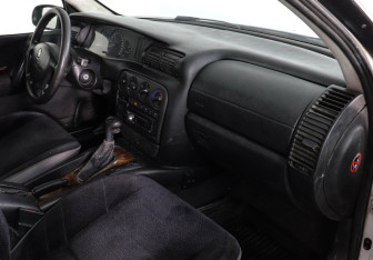 Подержанный автомобиль Opel Omega Sedan 1996 года (6 фото)