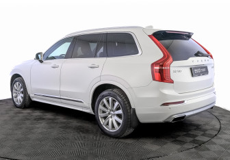 Подержанный автомобиль Volvo XC90 2019 года (7 фото)