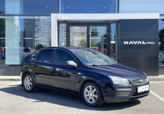 Подержанный автомобиль Ford Focus Hatchback 2006 года (3 фото)
