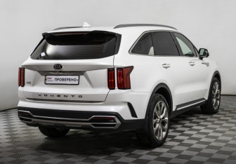 Подержанный автомобиль Kia Sorento 2021 года (5 фото)