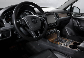 Подержанный автомобиль Volkswagen Touareg 2013 года (14 фото)