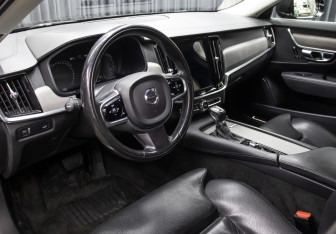 Подержанный автомобиль Volvo S90 2021 года (16 фото)