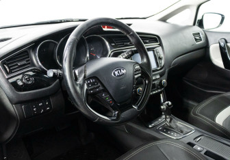 Подержанный автомобиль Kia Ceed Hatchback 2018 года (12 фото)