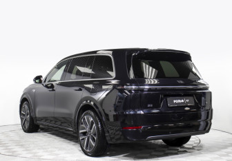 Подержанный автомобиль LiXiang L9 2023 года (7 фото)