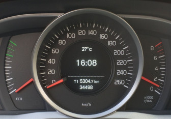 Подержанный автомобиль Volvo S60 2017 года (16 фото)
