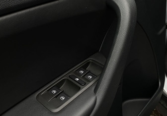 Подержанный автомобиль Skoda Yeti 2013 года (17 фото)