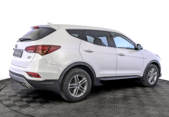 Подержанный автомобиль Hyundai Santa Fe 2018 года (5 фото)