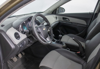 Подержанный автомобиль Chevrolet Cruze Sedan 2013 года (10 фото)