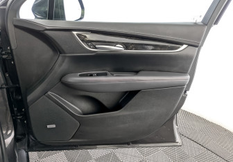 Подержанный автомобиль Cadillac XT5 2018 года (27 фото)