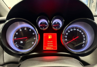 Подержанный автомобиль Opel Astra Hatchback 2012 года (16 фото)