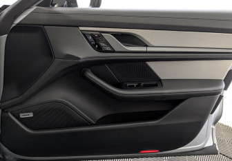 Подержанный автомобиль Porsche Taycan 2021 года (23 фото)